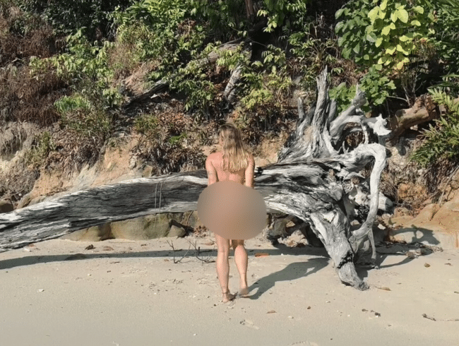 Am Strand musste ich mein Bikinioberteil ausziehen