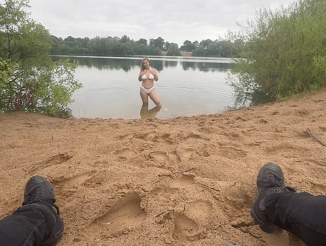 Outdoor-Quickie am See - Spritz mir bitte ins Gesicht!